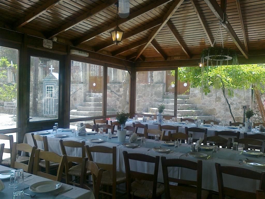 Pyrgos Houses And Restaurant Avgonima Exteriér fotografie