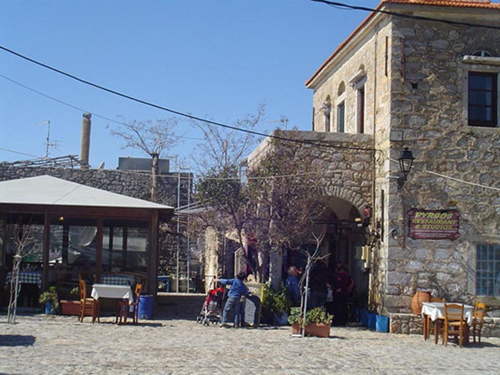Pyrgos Houses And Restaurant Avgonima Exteriér fotografie