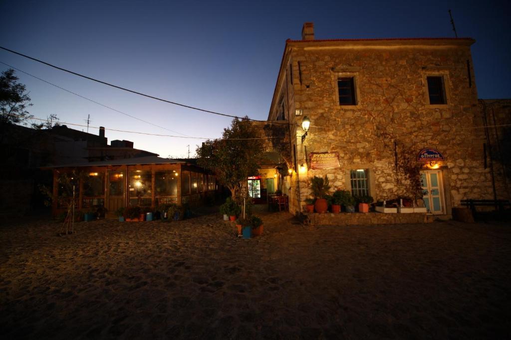 Pyrgos Houses And Restaurant Avgonima Exteriér fotografie